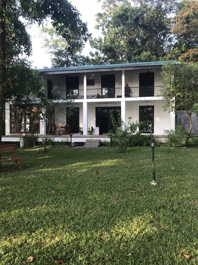 Villa By The Lake Bolgoda, Moratuwa-Colombo Bagian luar foto